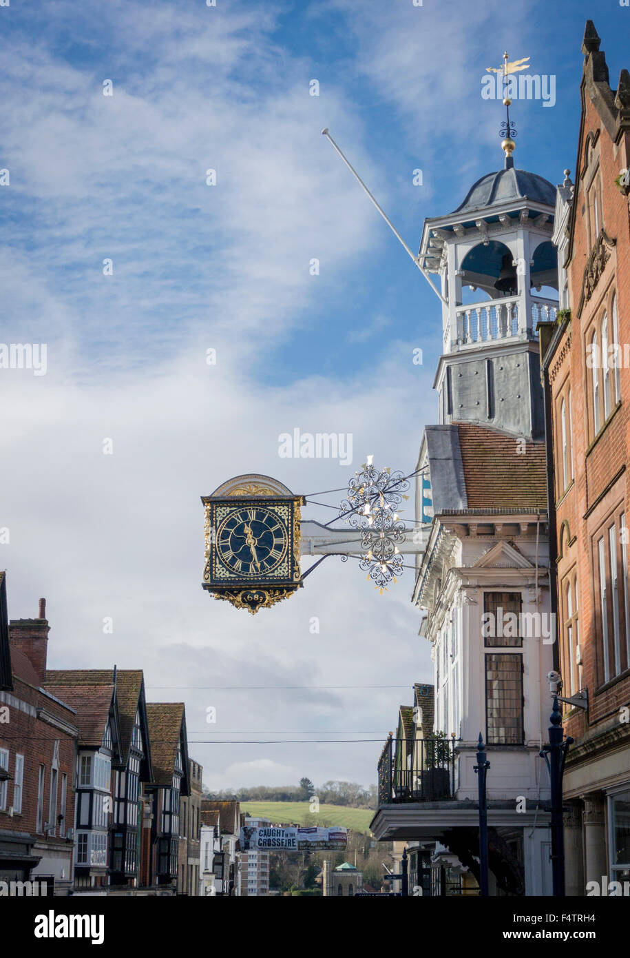 Uhr auf dem Rathausplatz in der High Street, Guildford, Surrey, UK Stockfoto