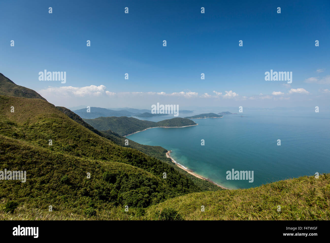 Wandern in neue Gebiete, Hong Kong, über scharfe Spitze und Schinken Tim Strand Tai lange Wan. Stockfoto