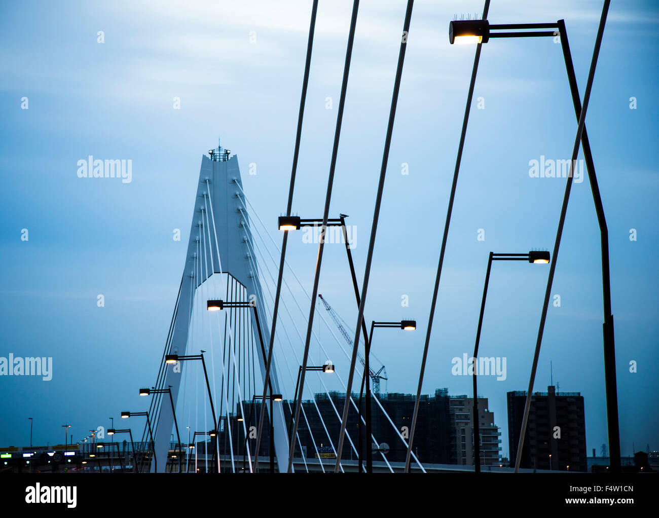 Daishihashi Brücke verbindet über Tamagawa Fluss, Ota-Ku, Tokio und Kawasaki City, Präfektur Kanagawa, Japan Stockfoto