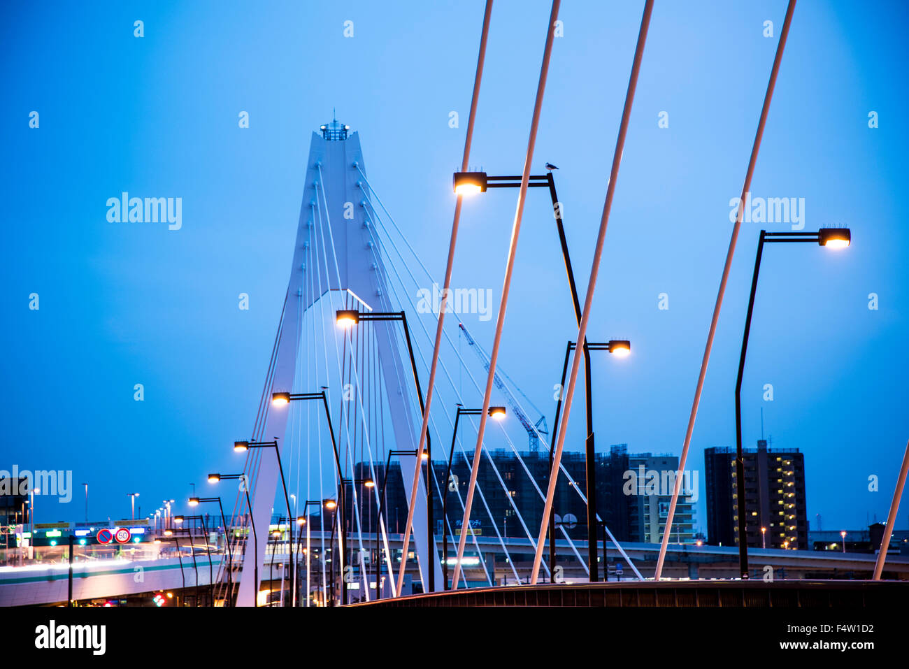 Daishihashi Brücke verbindet über Tamagawa Fluss, Ota-Ku, Tokio und Kawasaki City, Präfektur Kanagawa, Japan Stockfoto