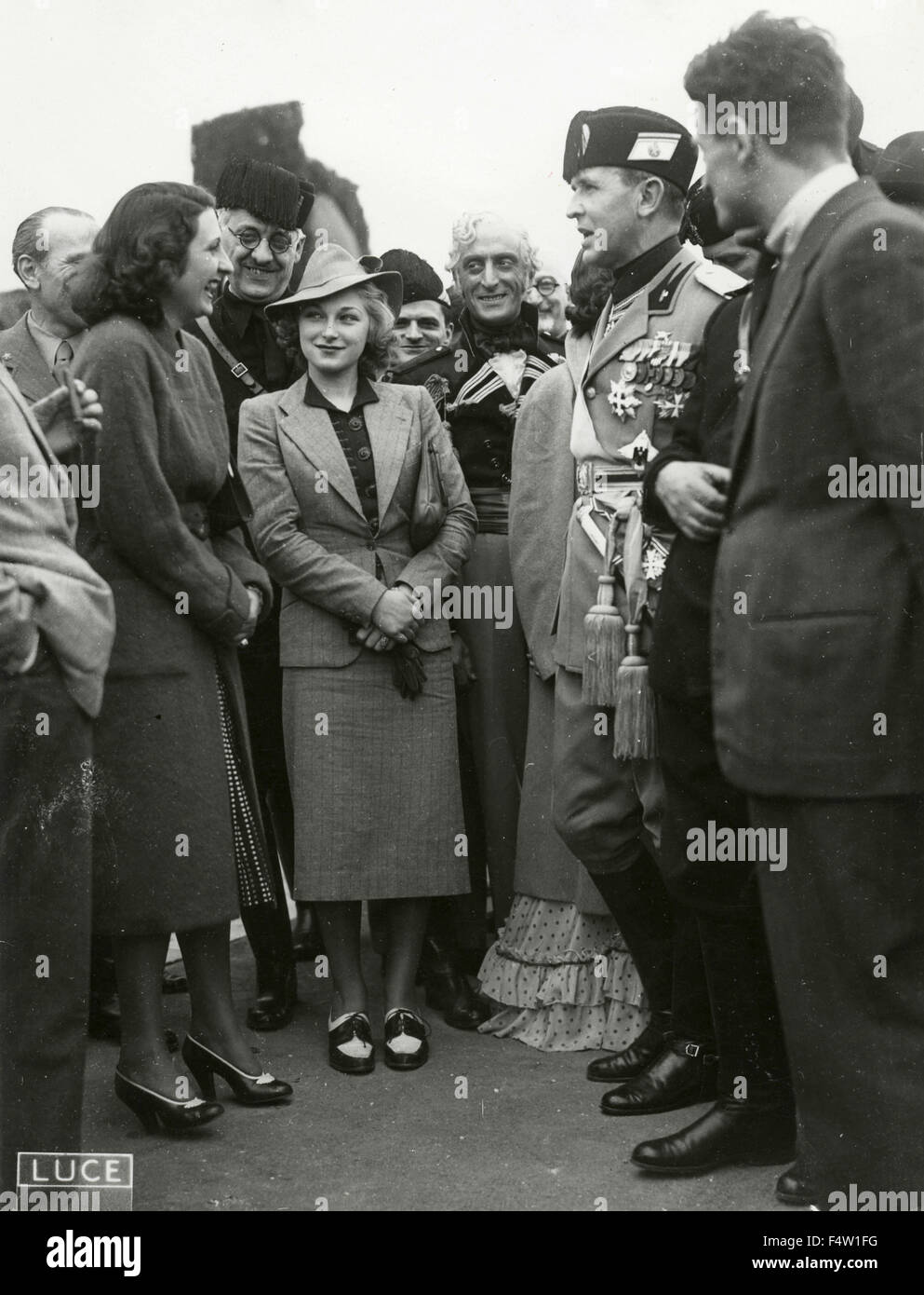 Faschistischen und junge Frauen in der Mode der 30er Jahre, Italien Stockfoto