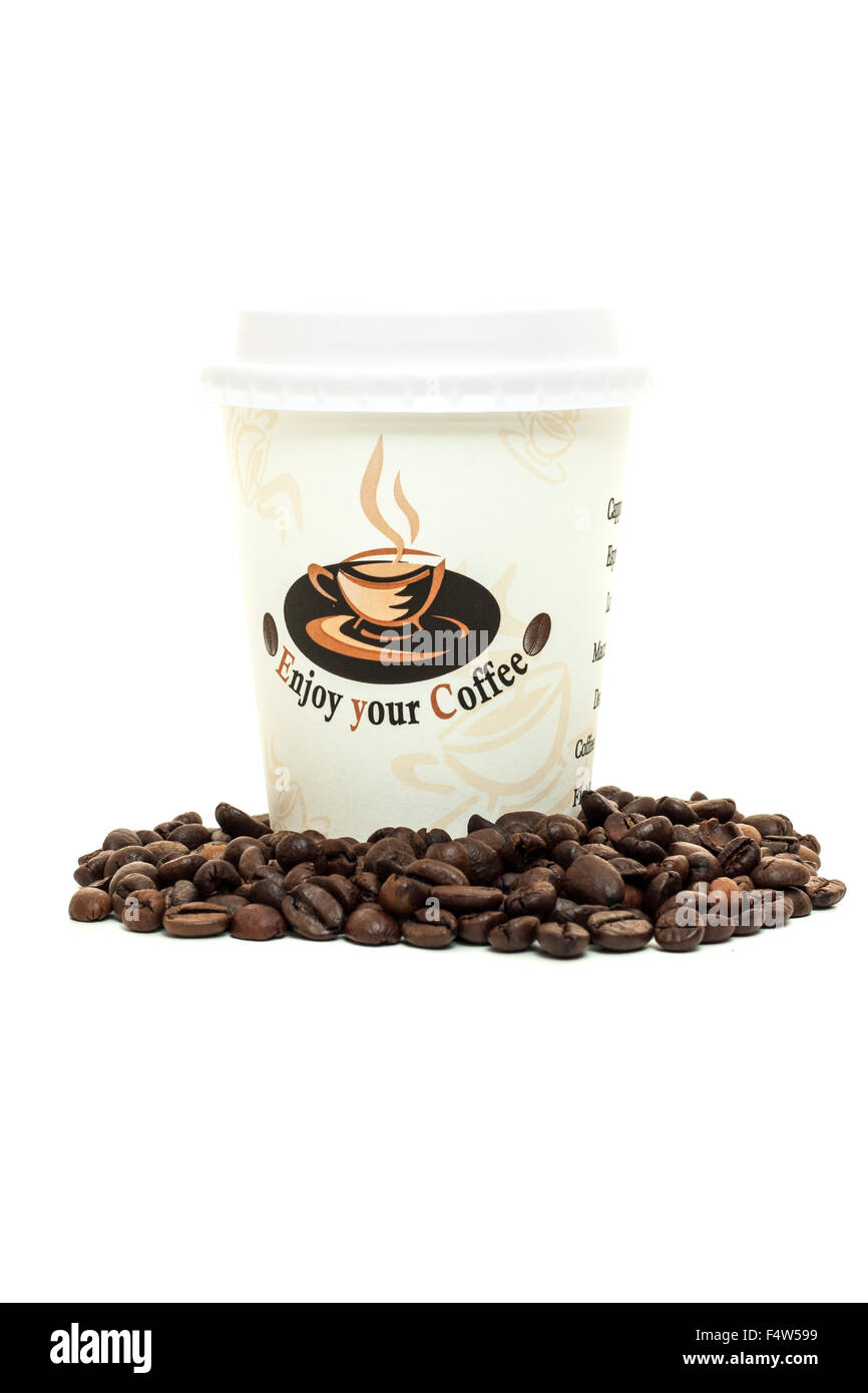 Standard-Kaffee zum mitnehmen. Alle auf weißem Hintergrund Stockfoto