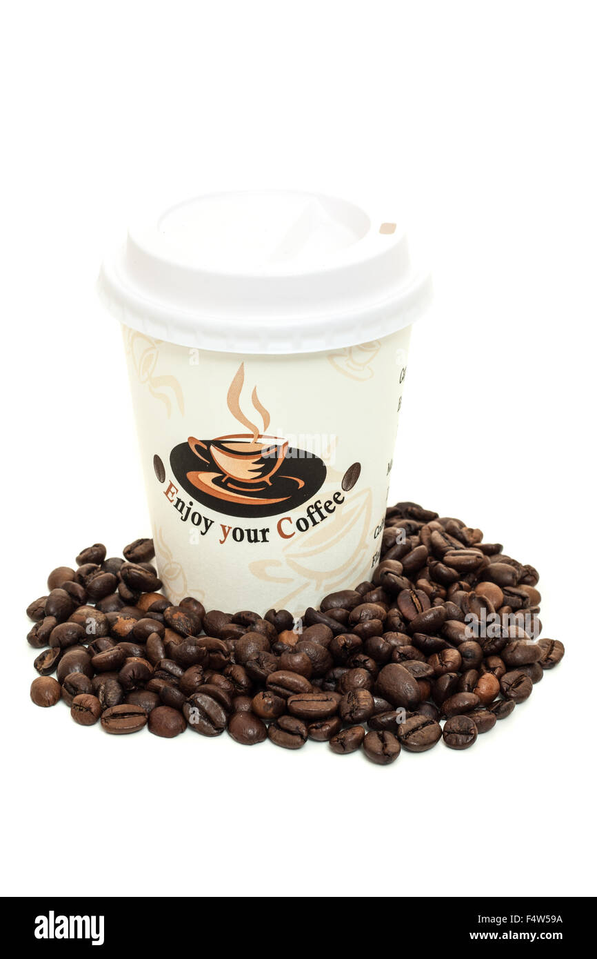 Standard-Kaffee zum mitnehmen. Alle auf weißem Hintergrund Stockfoto