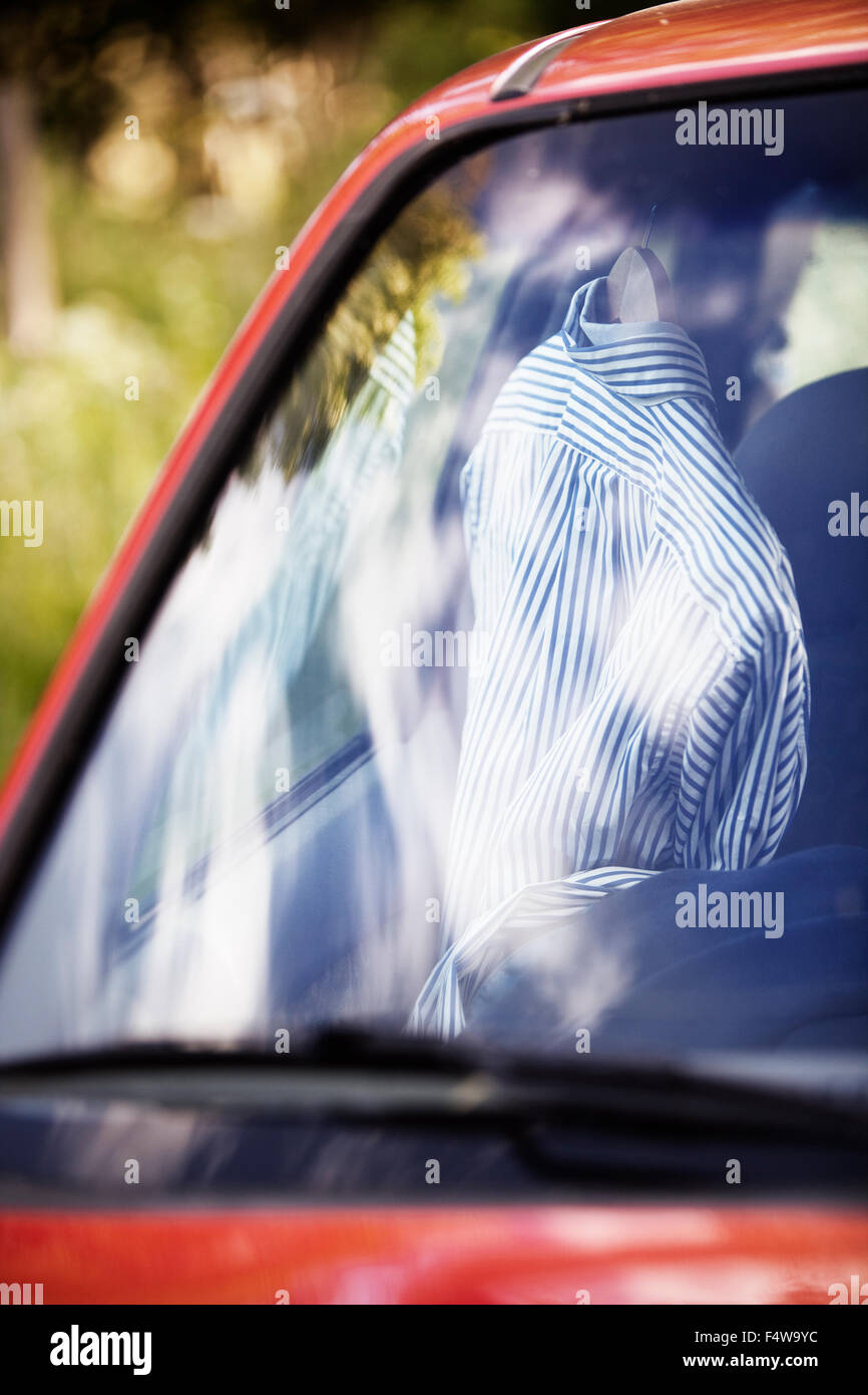 Rosenkranz in Auto hängen Stockfotografie - Alamy