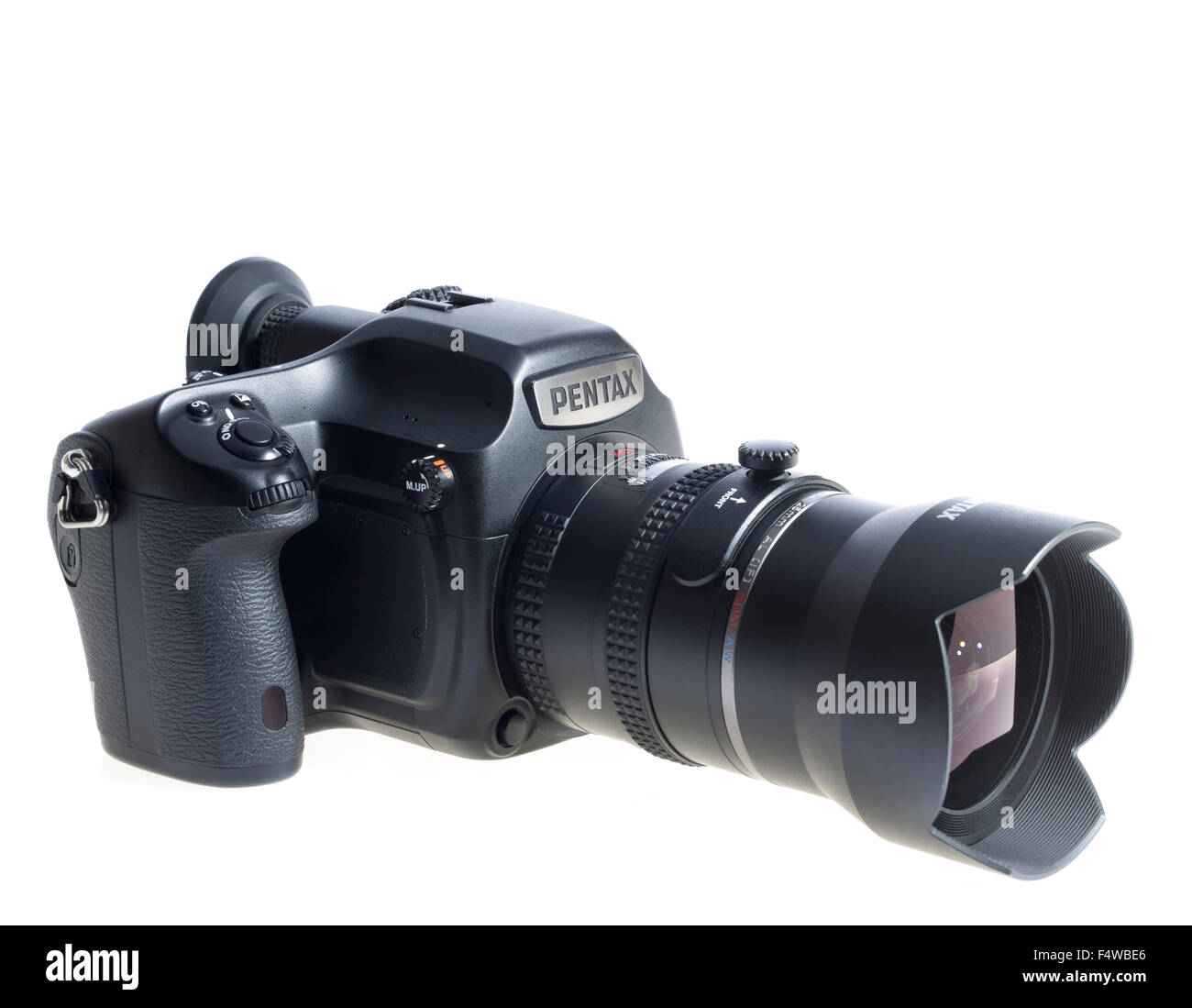 Pentax 645Z Medium Format SLR Digitalkamera mit 25mm Weitwinkel-Objektiv 53MP. Professionelle Fotografie-System. Veröffentlichten 2014 Stockfoto