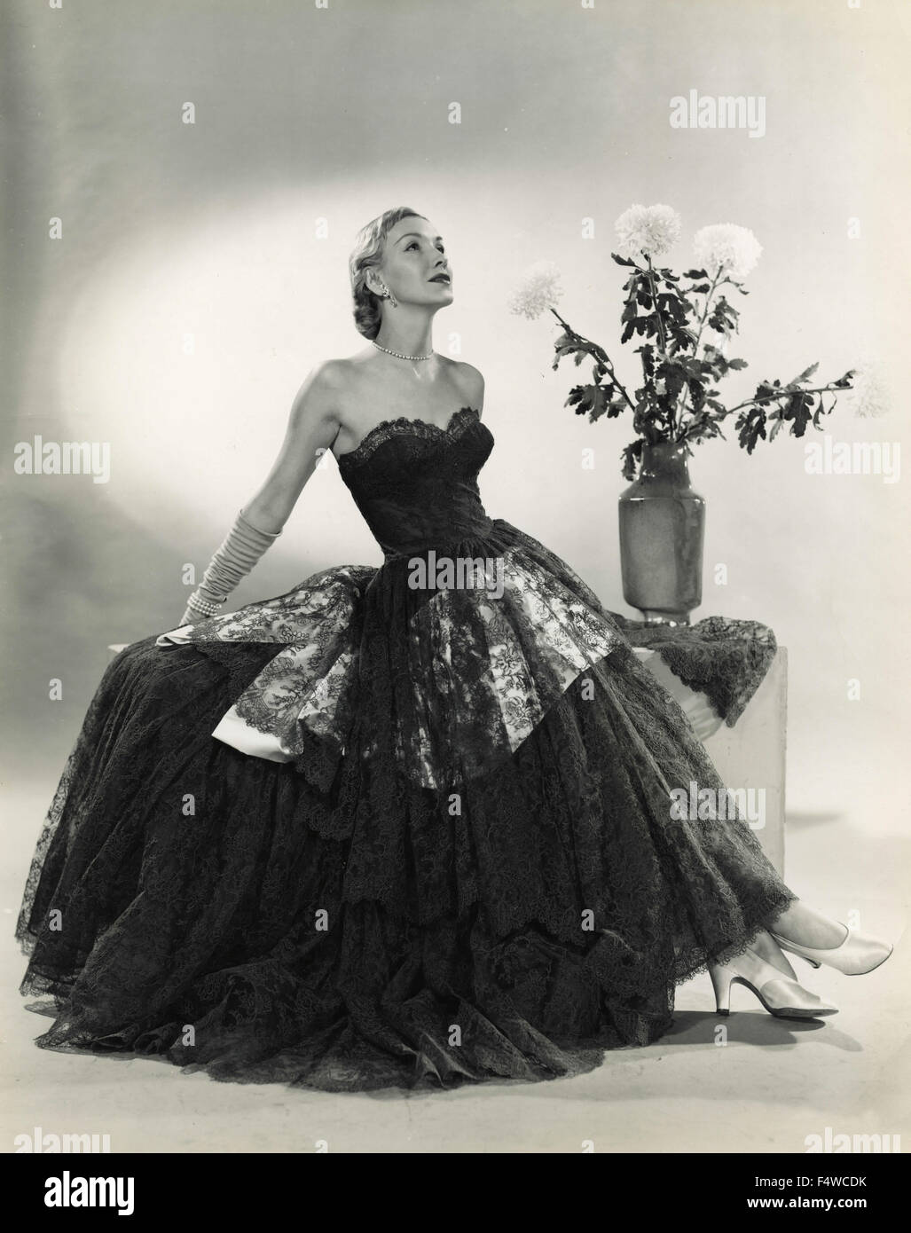 Ein Modell stellt eine Kleid für Sophie, die achte Ausgabe des "Mode der Zeit", New York, USA Stockfoto