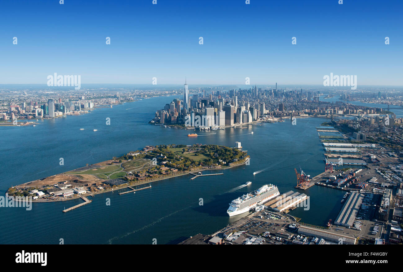 Luftaufnahme des Governors Island, Brooklyn und Manhattan in New York City USA Stockfoto