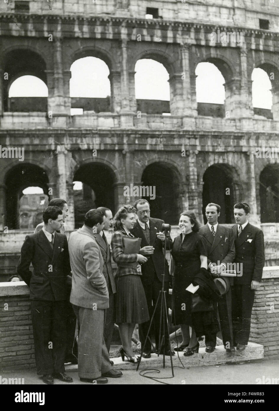 Die erste Frau Moderatorin RAI-Sendungen vom Kolosseum, Rom, Italien Stockfoto