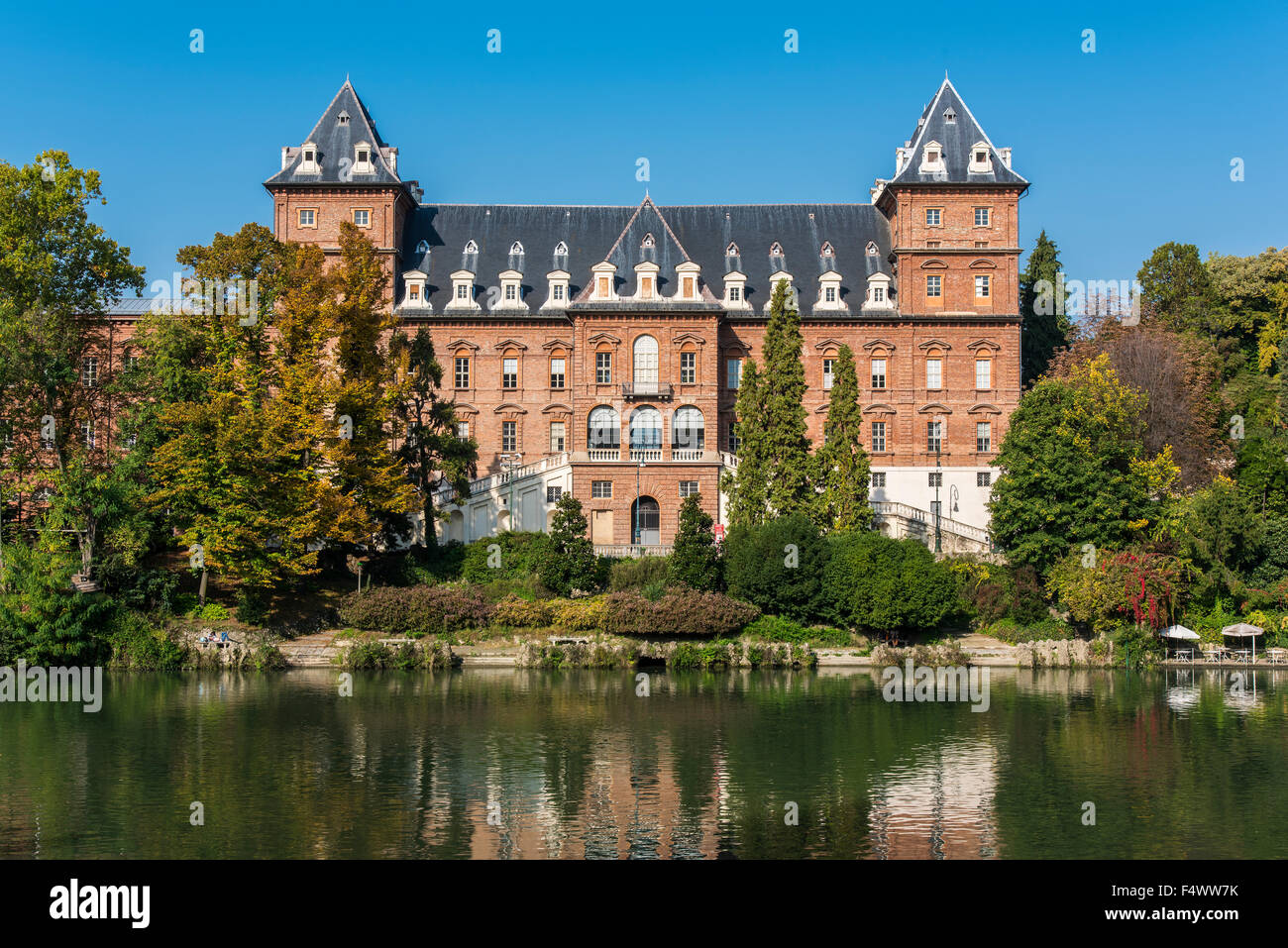 Valentino-Burg und Fluss Po, Turin, Piemont, Italien Stockfoto