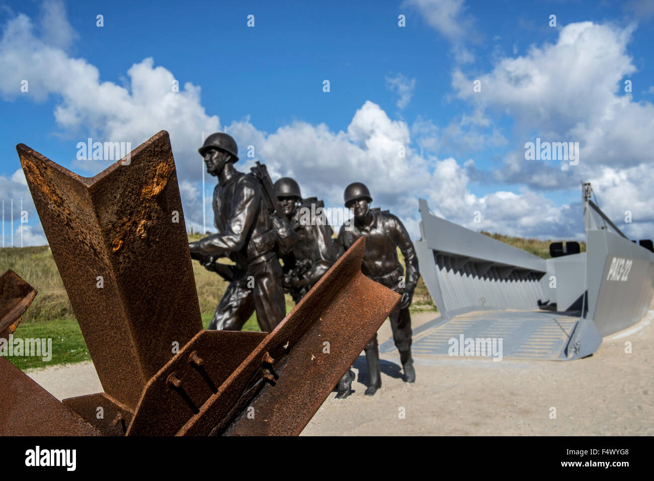 Tschechische Igel und Landungsboote, Musée du Débarquement Utah Beach, zweiten Weltkrieg Museum, Sainte-Marie-du-Mont, Normandie, Frankreich Stockfoto
