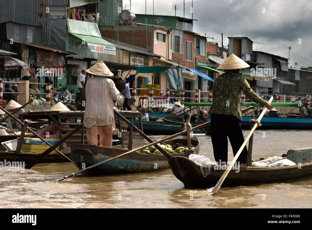 Phong Dien schwimmenden Markt. Mekong-Delta, Vietnam. Der schwimmende Markt von Phong Dien am Fluss Hua in der Mekong-Delta in Vietnam. Stockfoto
