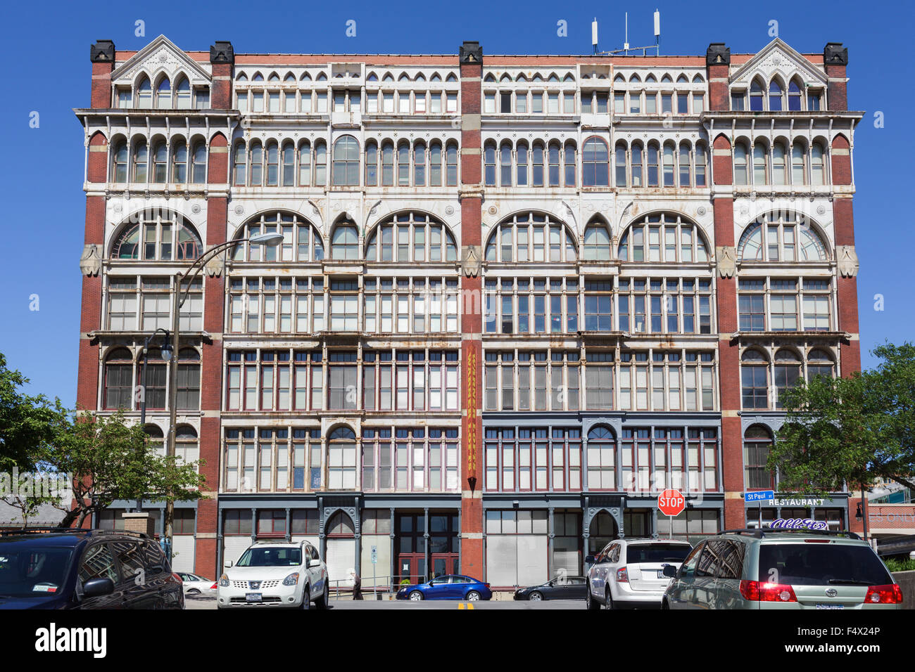 Beeindruckende Gusseisen Fassade wird restauriert und umgebaut zu Wohnungen, Rochester, New York, USA Stockfoto Beeindruckende Gusseisen Fassade wird restauriert und umgebaut zu Wohnungen, Rochester, New York, USA Stockfoto