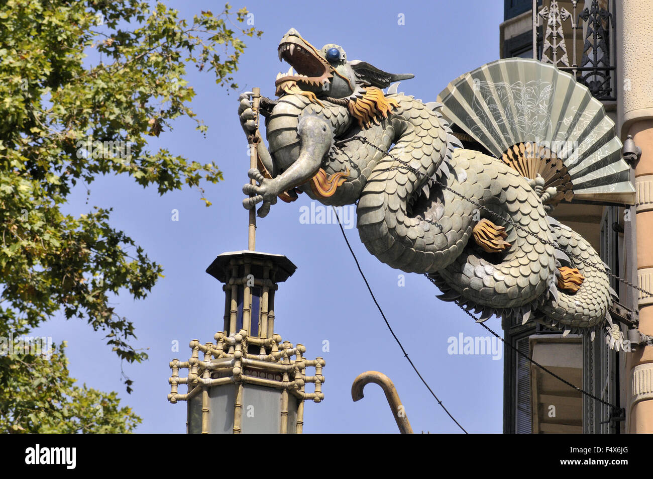 Casa Bruno Cuadros oder Regenschirm Hausbau befindet sich auf La Rambla n º 82, Barcelona. Katalonien, Spanien Stockfoto