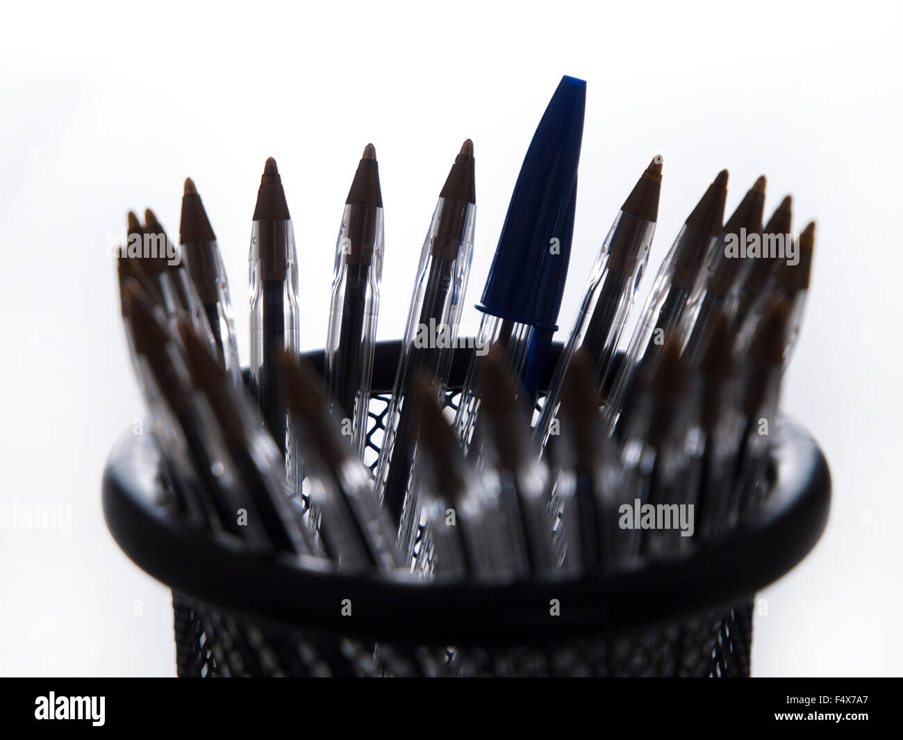 Bic Kugelschreiber kristall blau in Federmäppchen Stockfoto