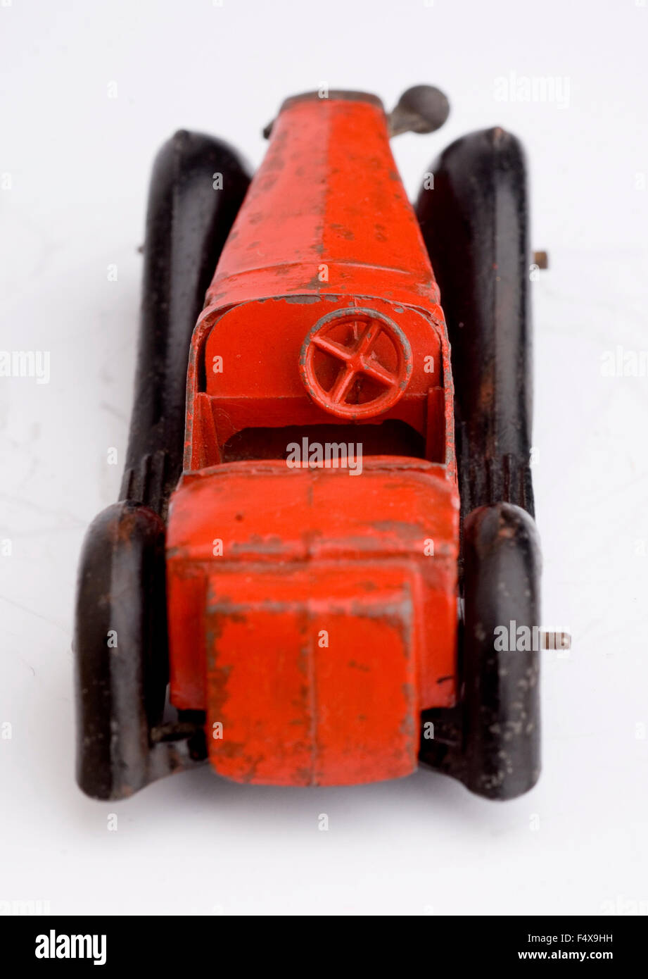 Vintage rot dinky Modellautos. hinten gedreht, gut genutzt, British Salmson Stockfoto