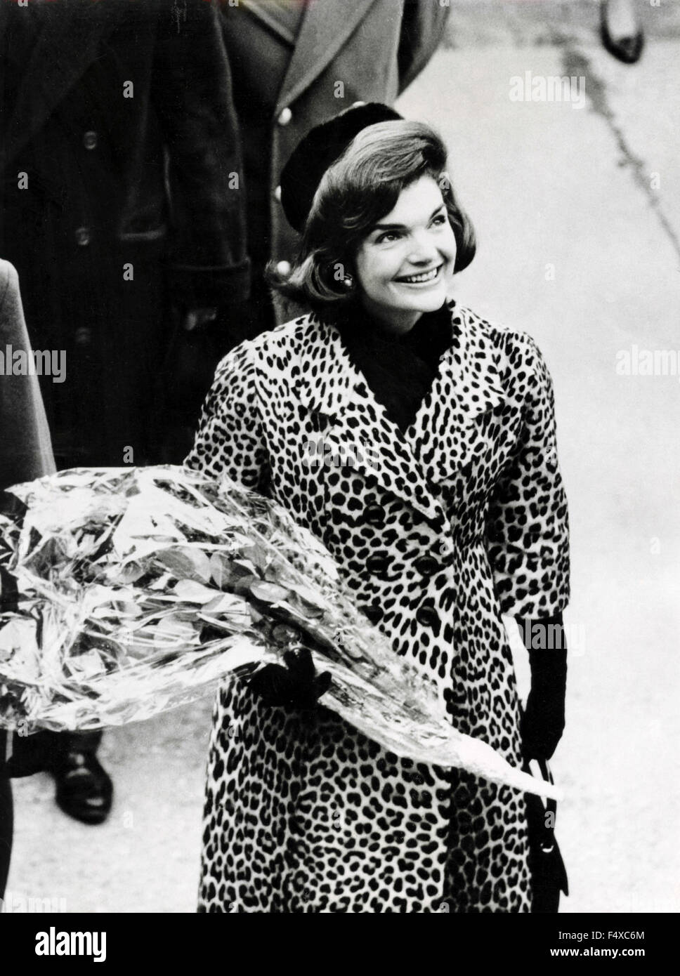 Frau Jacqueline Kennedy bei ihrer Ankunft am Flughafen Fiumicino, Rom, Italien Stockfoto