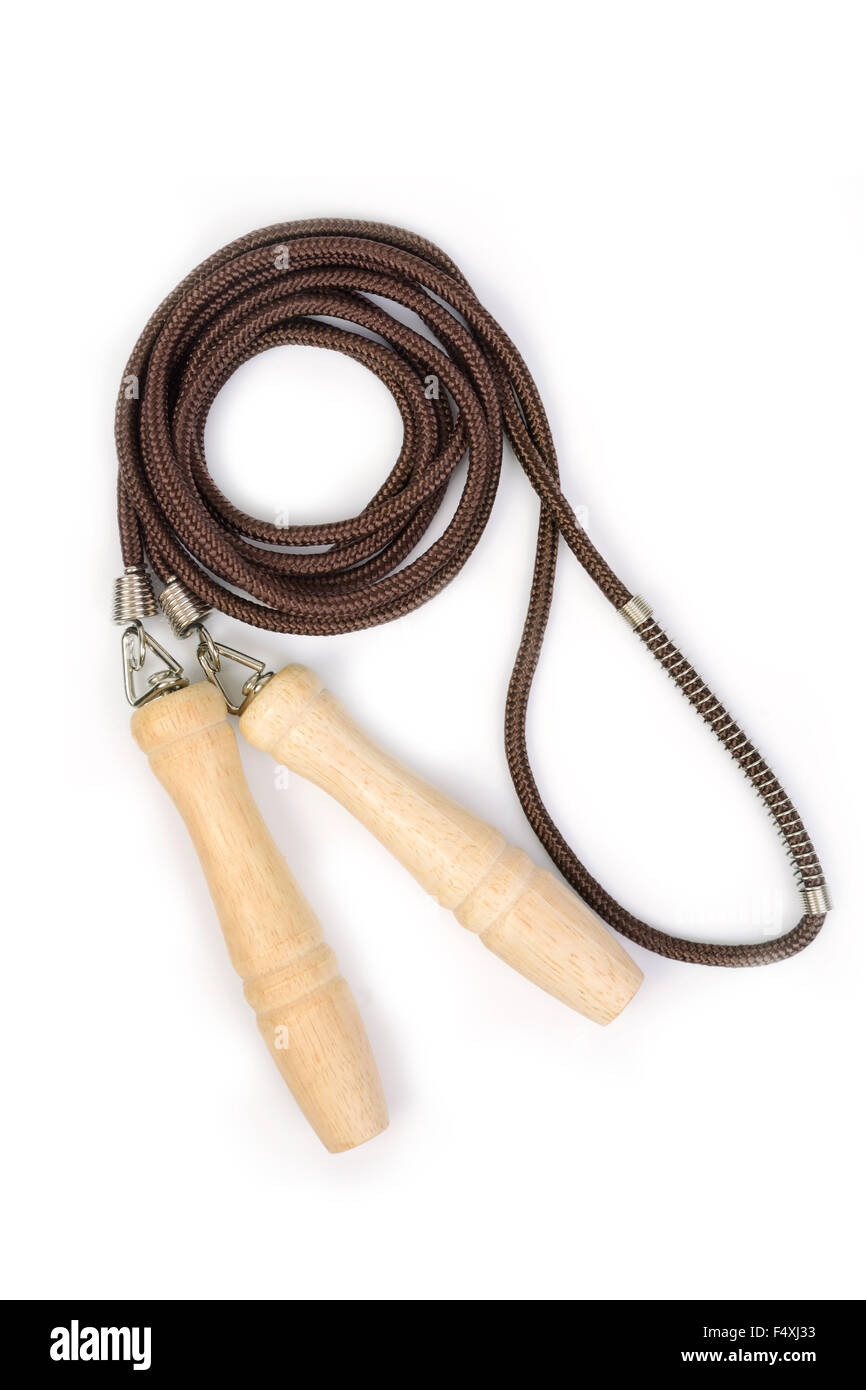 Seilspringen als grundlegende Sportgeräte auf weißem Hintergrund. Stockfoto