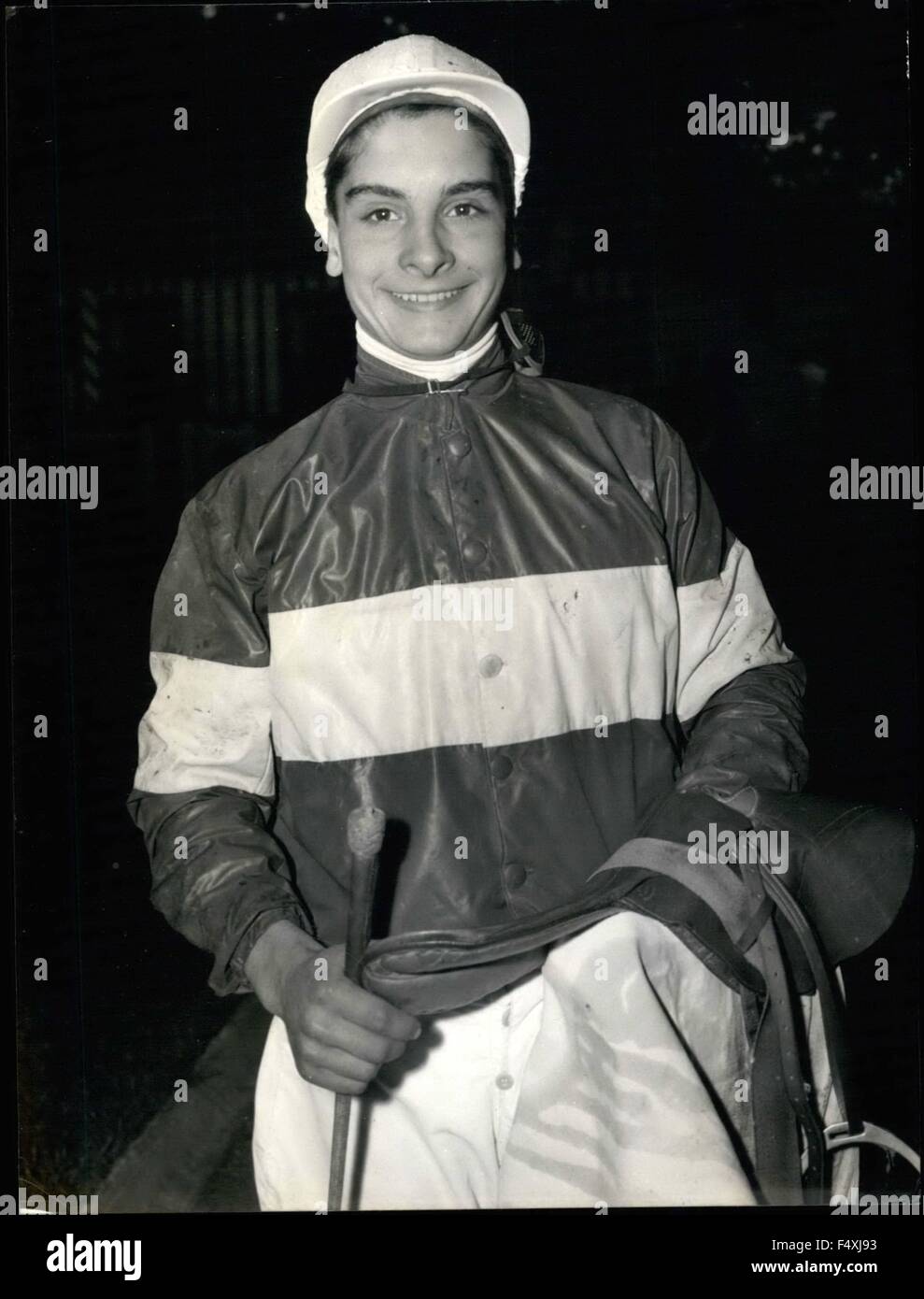 13. Dezember 1965 - wurde Yves Saint-Martin zum fünften Mal Yves Saint-Martin, der berühmte französische Jockey, 141 Siege, verliehen goldene Peitsche die goldene Peitsche zum fünften Mal verliehen. OPS: Yves Saint-Martin, der Gewinner der goldenen Peitsche Dez. 13/65 © Keystone Bilder USA/ZUMAPRESS.com/Alamy Live-Nachrichten Stockfoto