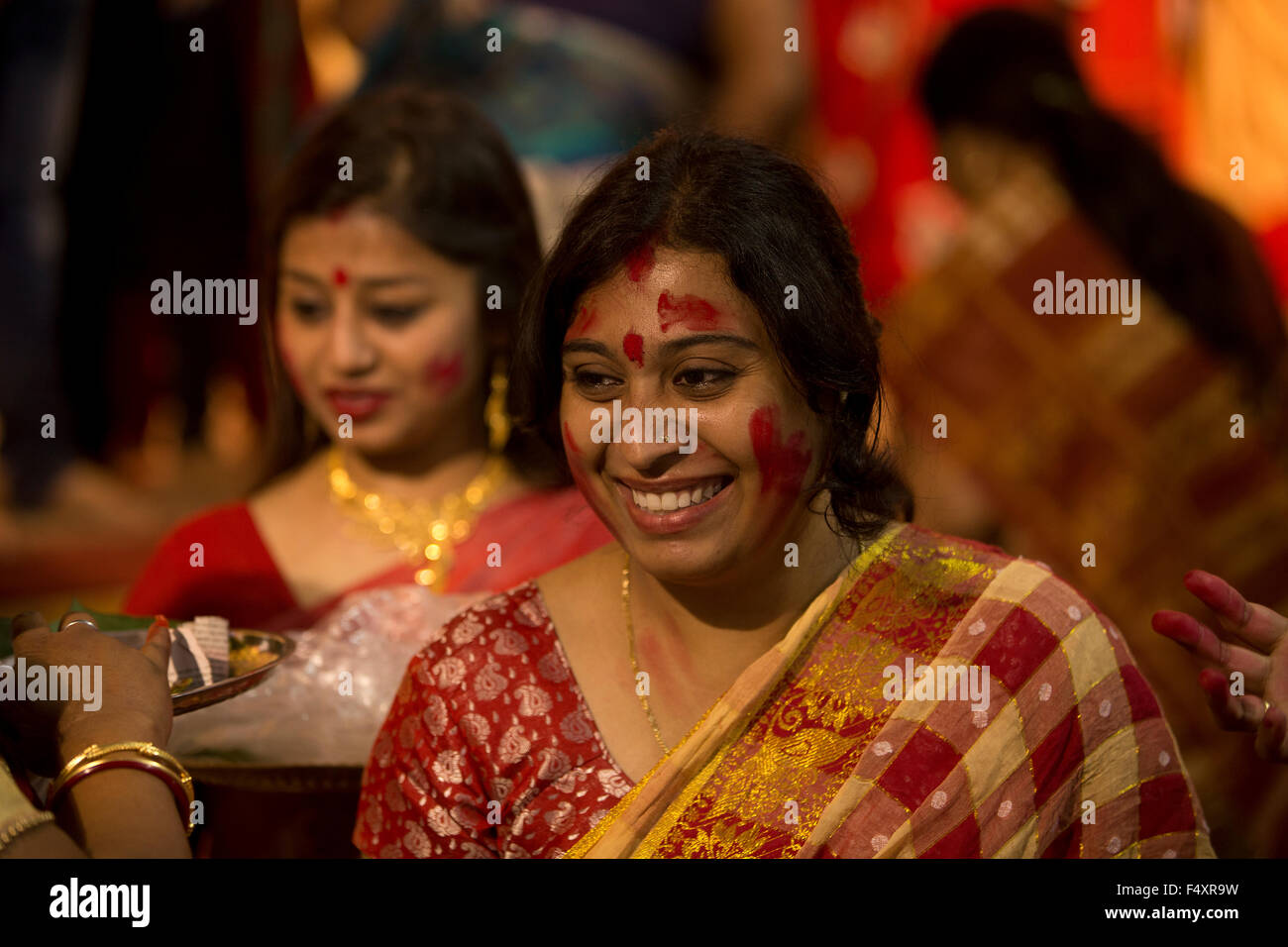 Traditionellen Bengali Frau Durga Puja Festival feiert Stockfoto