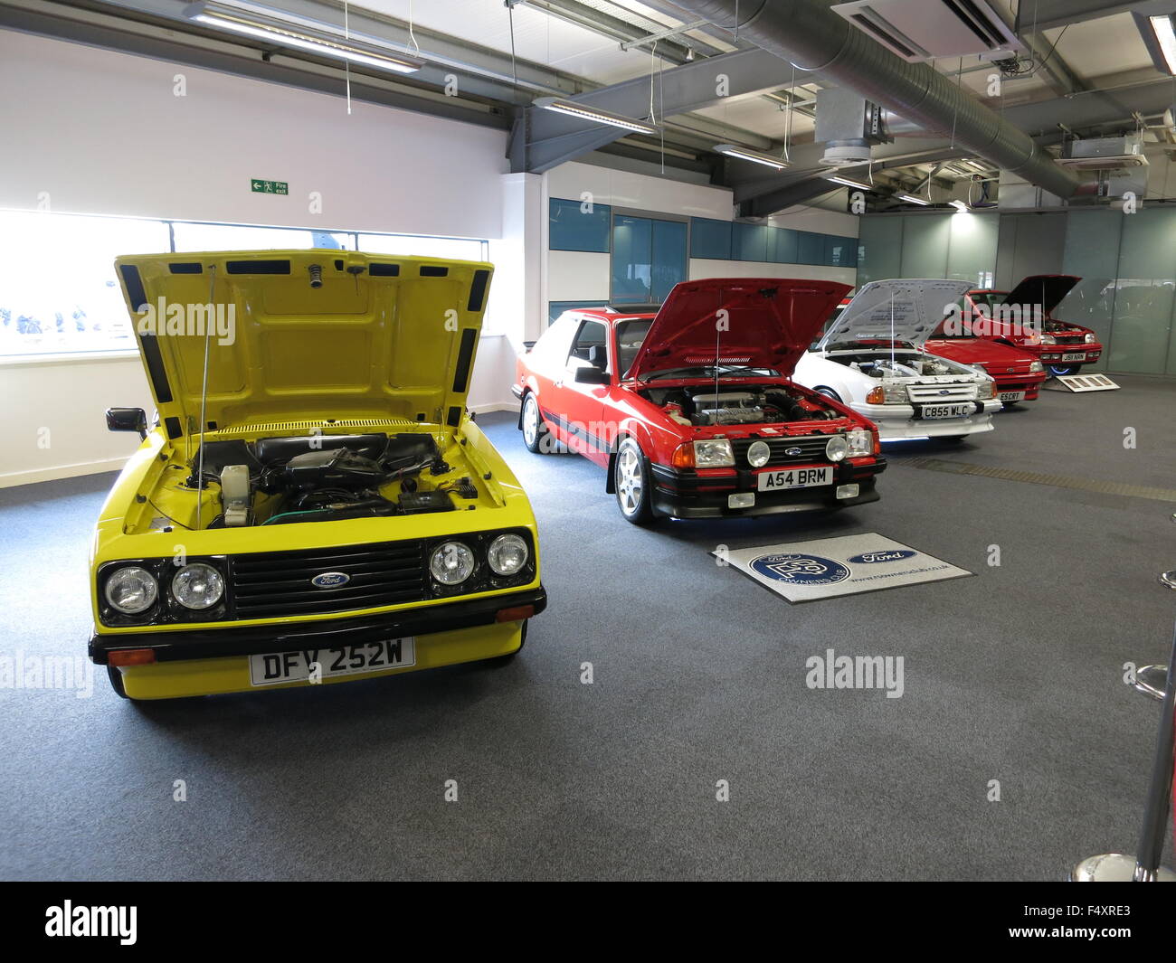 Ford RS Autos auf Anzeige an Rsoc rs Owners Club Car event Donnington Park - zeigt Escort MK2 RS 2000 Escort Mk3 RS 1600 ich Escort MK3 RS Turbo Escort RS2000 MK5 und Fiesta rs Turbo Stockfoto
