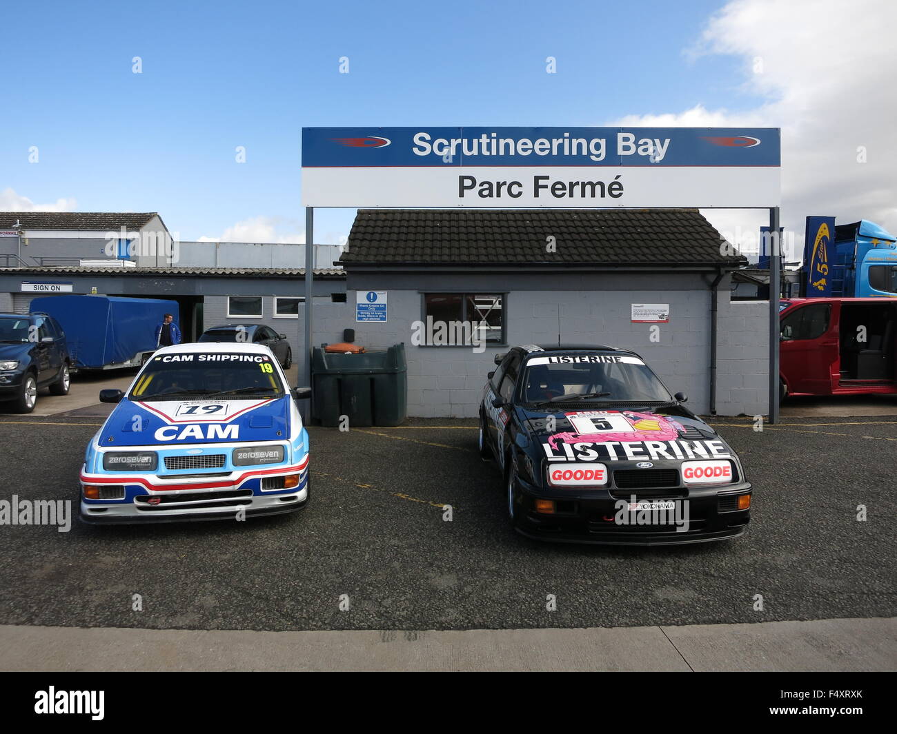 Ford Sierra Cosworth RS 500 RS 500 Touring Car-in scrutineering Bucht in Donnington Park Race hubmagnetschalter Mk1 1. Generation Stockfoto