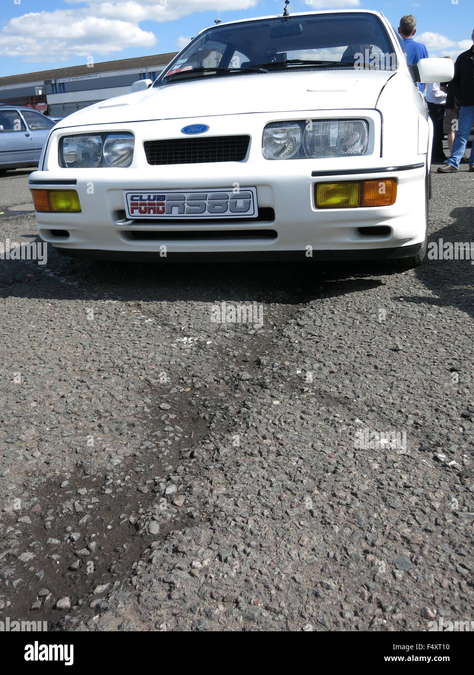 Ford Sierra RS Cosworth in Diamond White - wie beim Donnington Park Rennstrecke an Rsoc rs Owners Club Veranstaltung Mk1 1. Generation gezeigt Stockfoto