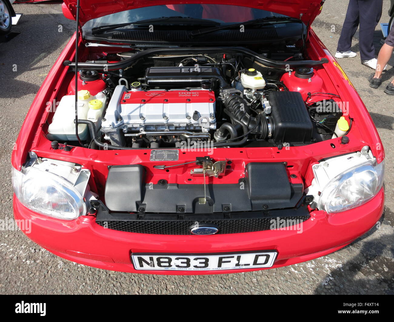 Ford Escort MK6 RS 2000 RS 2000 Concours original Auto - bei donningtom Park Race Track in leuchtenden Rot-, Nahaufnahme, Detail der Motorraum Stockfoto