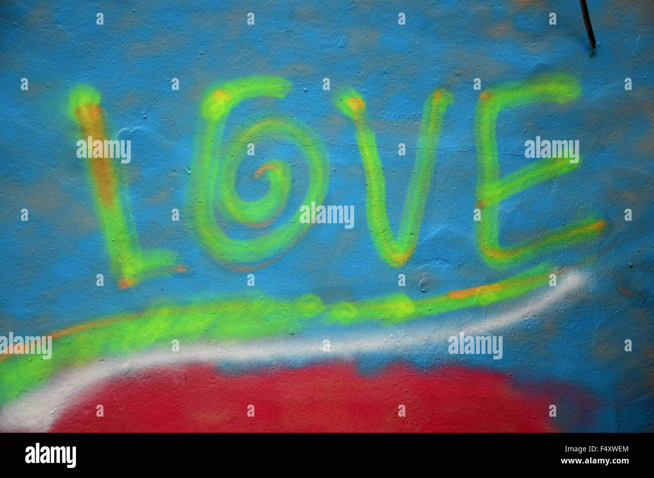 Mauer spruch liebe Fotos und Bildmaterial in hoher Auflösung Alamy