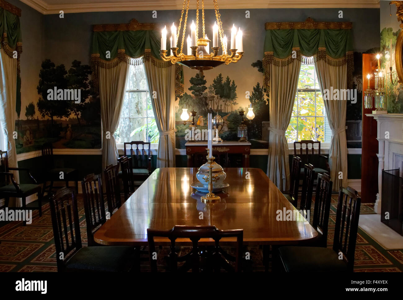 Der Speisesaal im Gracie Mansion – die Heimat von New Yorks Bürgermeister – mit Tapete von Zuber in den 1830er Jahren hergestellt. Stockfoto