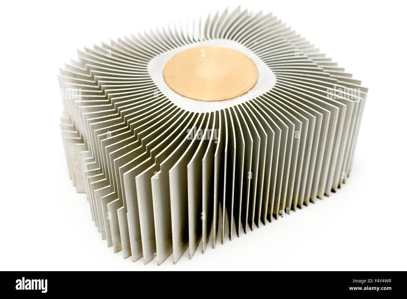 Aluminium CPU-Kühler Kühlkörper isoliert auf weiss Stockfotografie - Alamy