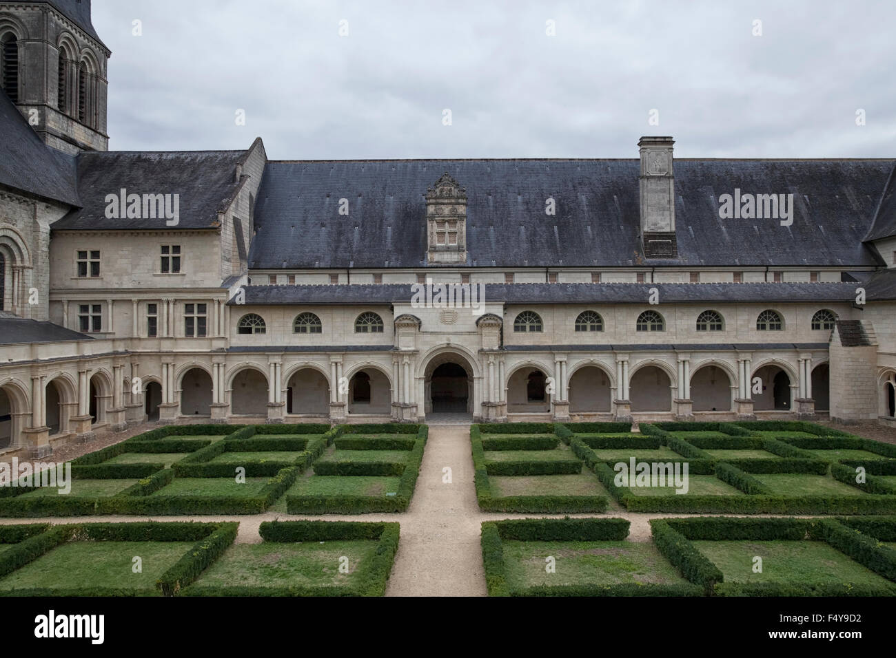 Kreuzgang im Abbaye de Fontevraud Stockfoto