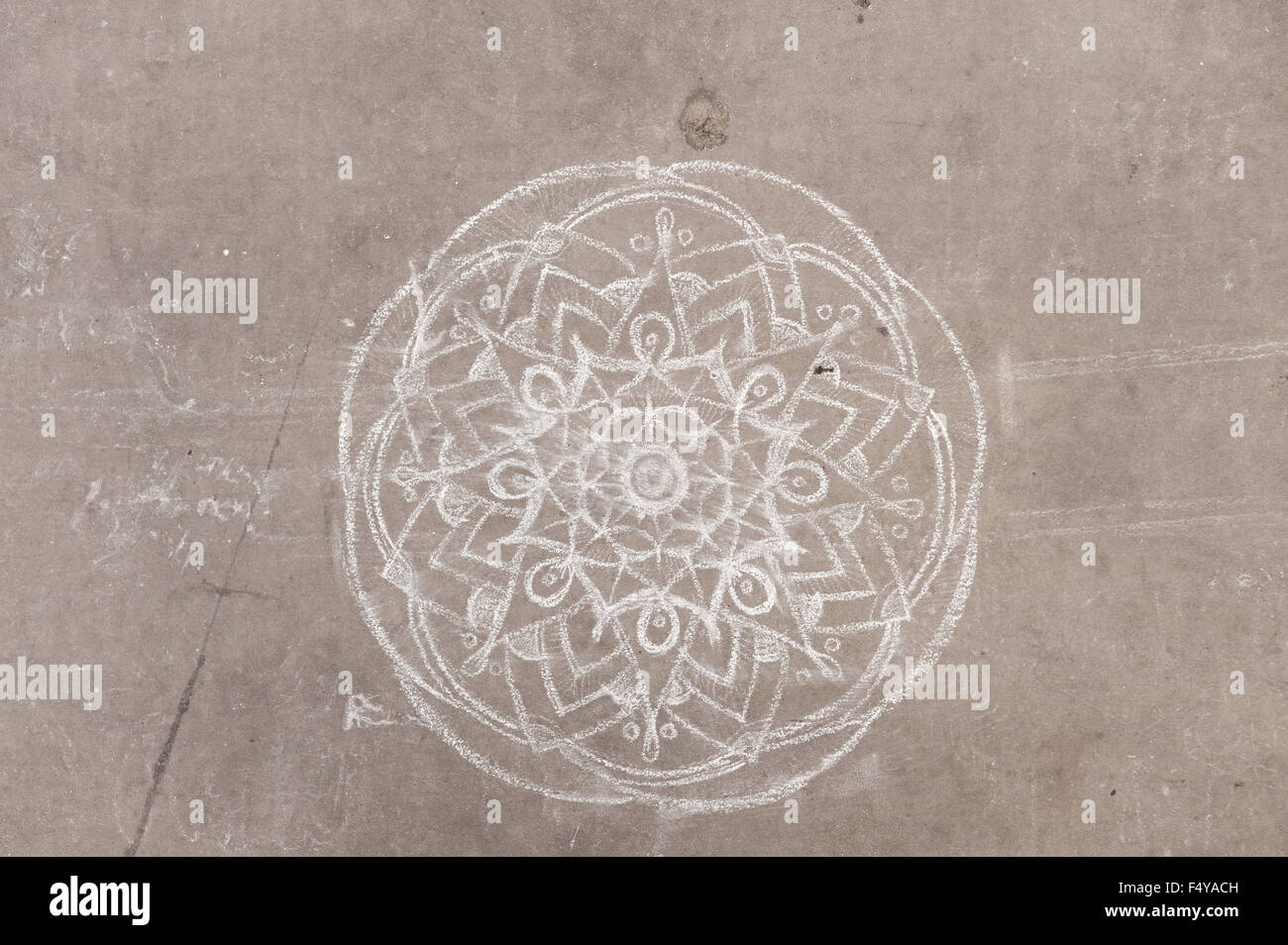 Street-Art-Mosaik malte Kreide und Pastell Bilder auf Pflastersteinen York Steinplatten ein hübsches doodle Stockfoto