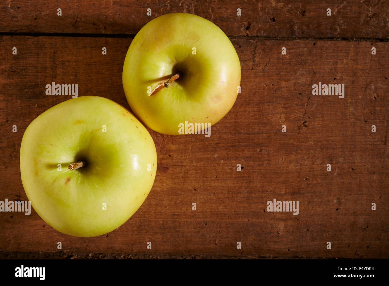 Goldener Apfel-Stillleben Stockfoto