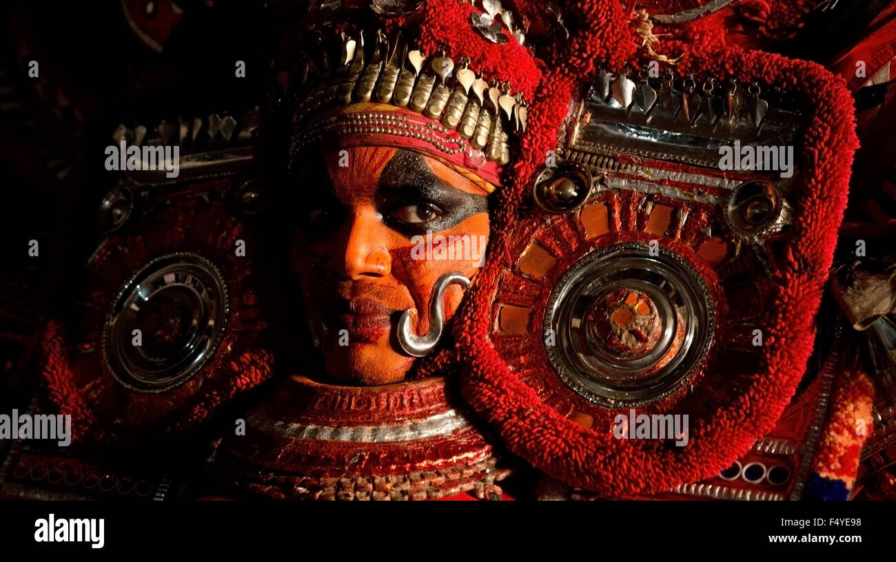 Theyyam in Super ausdrücken Stockfoto