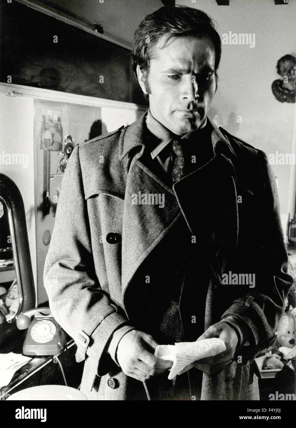 Der italienische Schauspieler Franco Nero in einer Szene aus dem Film "L'istruttoria È Chiusa: Dimentichi (Tante Sbarre)", 1971 Stockfoto