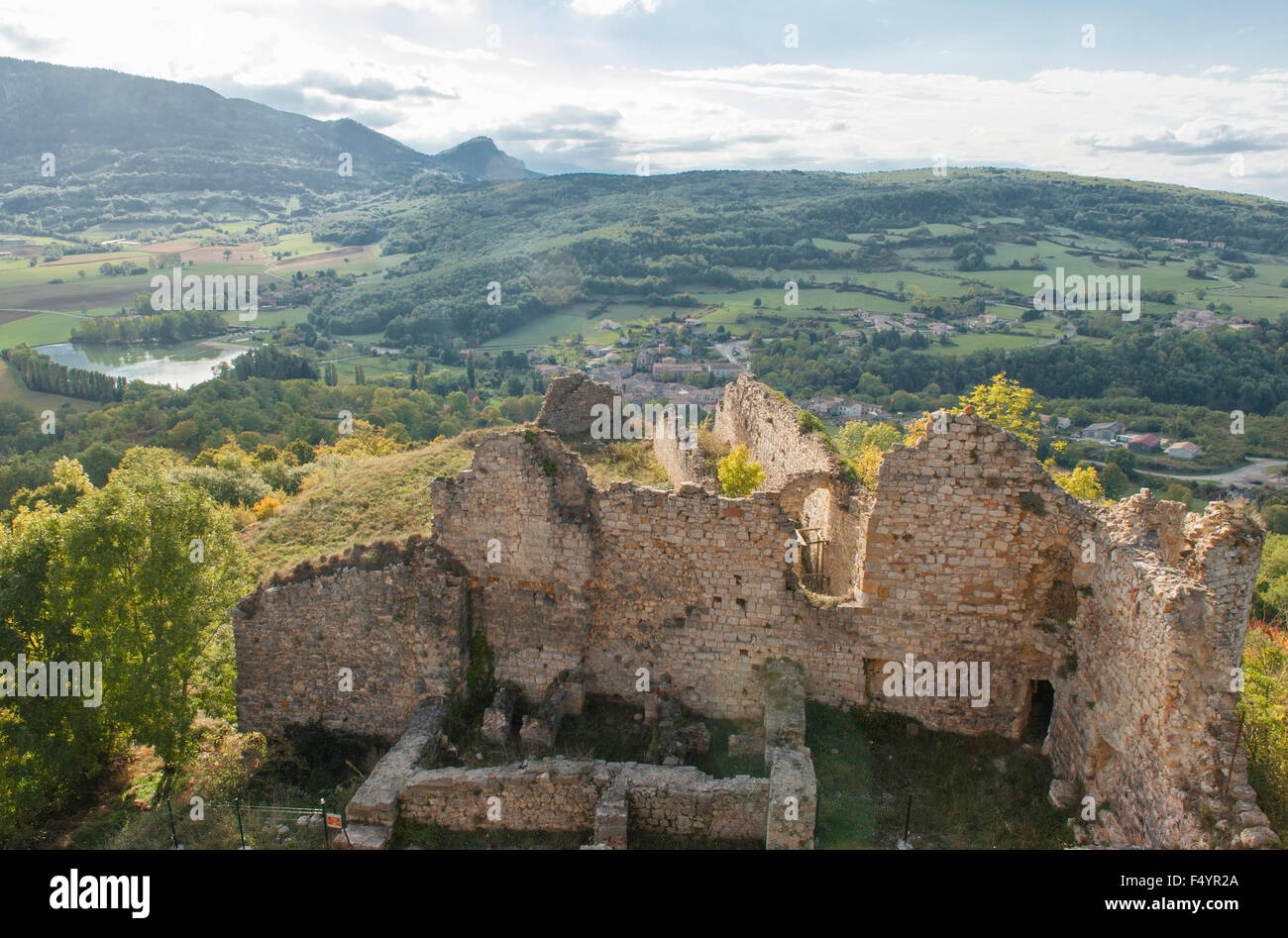 Château Puivert, eine beeindruckende Burg der Katharer in Aude, Languedoc, Frankreich Stockfoto