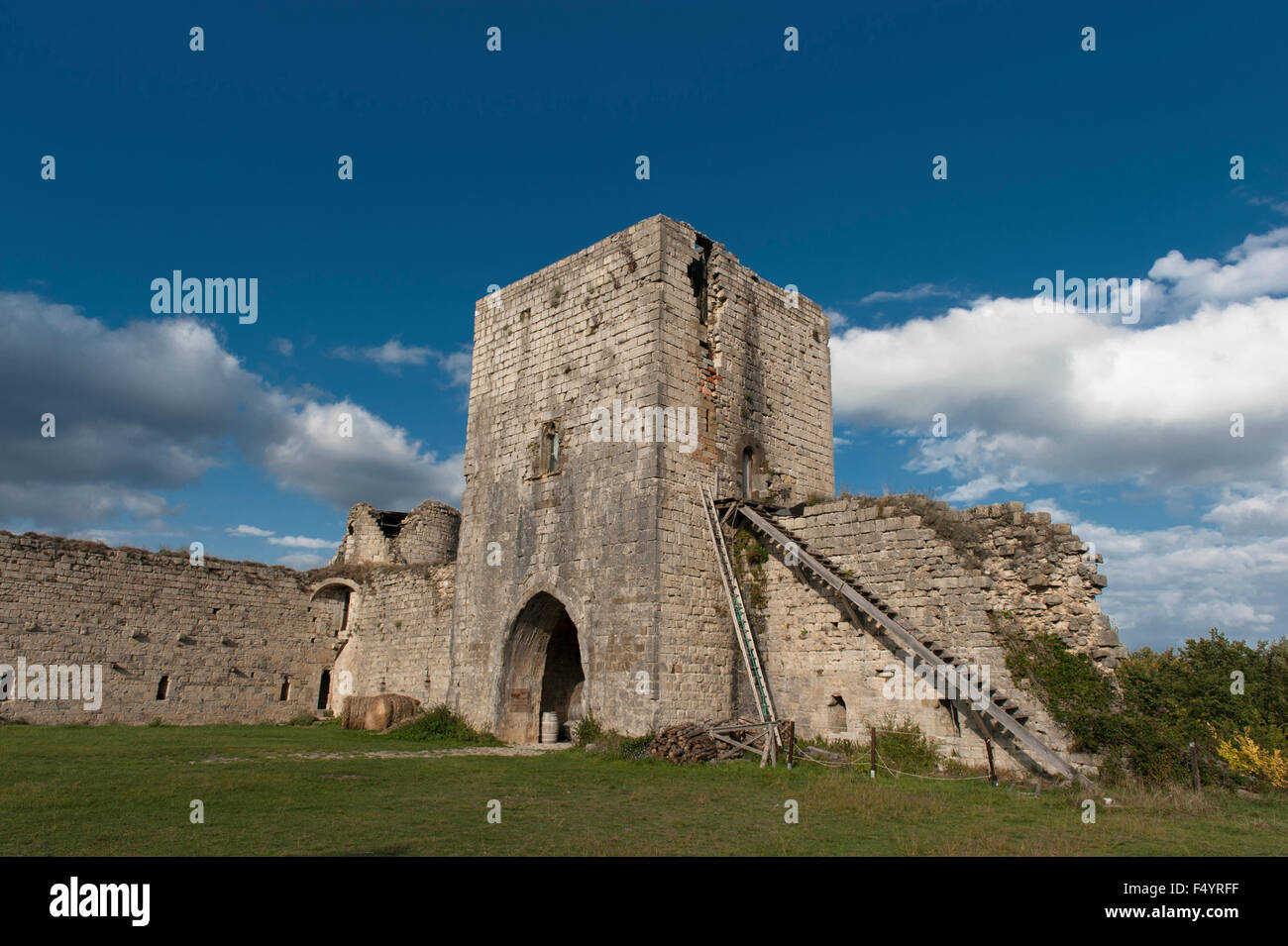 Château Puivert, eine beeindruckende Burg der Katharer in Aude, Languedoc, Frankreich Stockfoto
