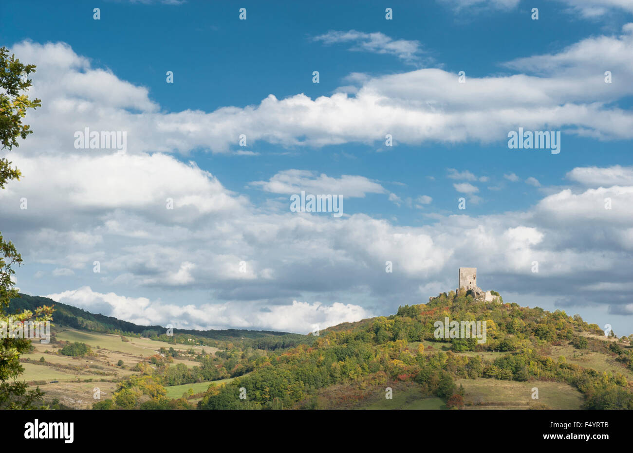 Château Puivert, eine beeindruckende Burg der Katharer in Aude, Languedoc, Frankreich Stockfoto