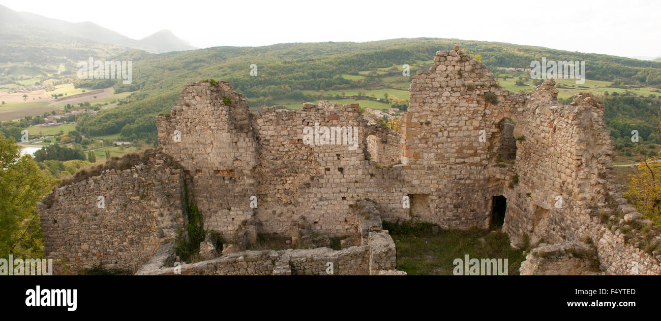 Château Puivert, eine beeindruckende Burg der Katharer in Aude, Languedoc, Frankreich Stockfoto