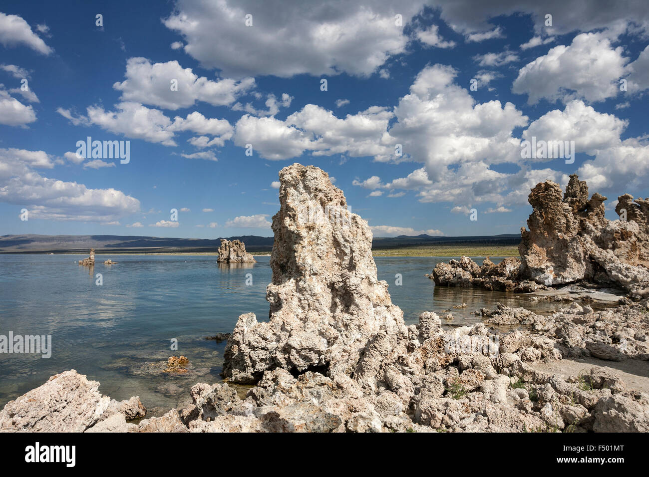 Tuff-Rock-Formation, Wolken, Mono Lake, Mono Lake Tufa State Natural Reserve, California, USA Stockfoto