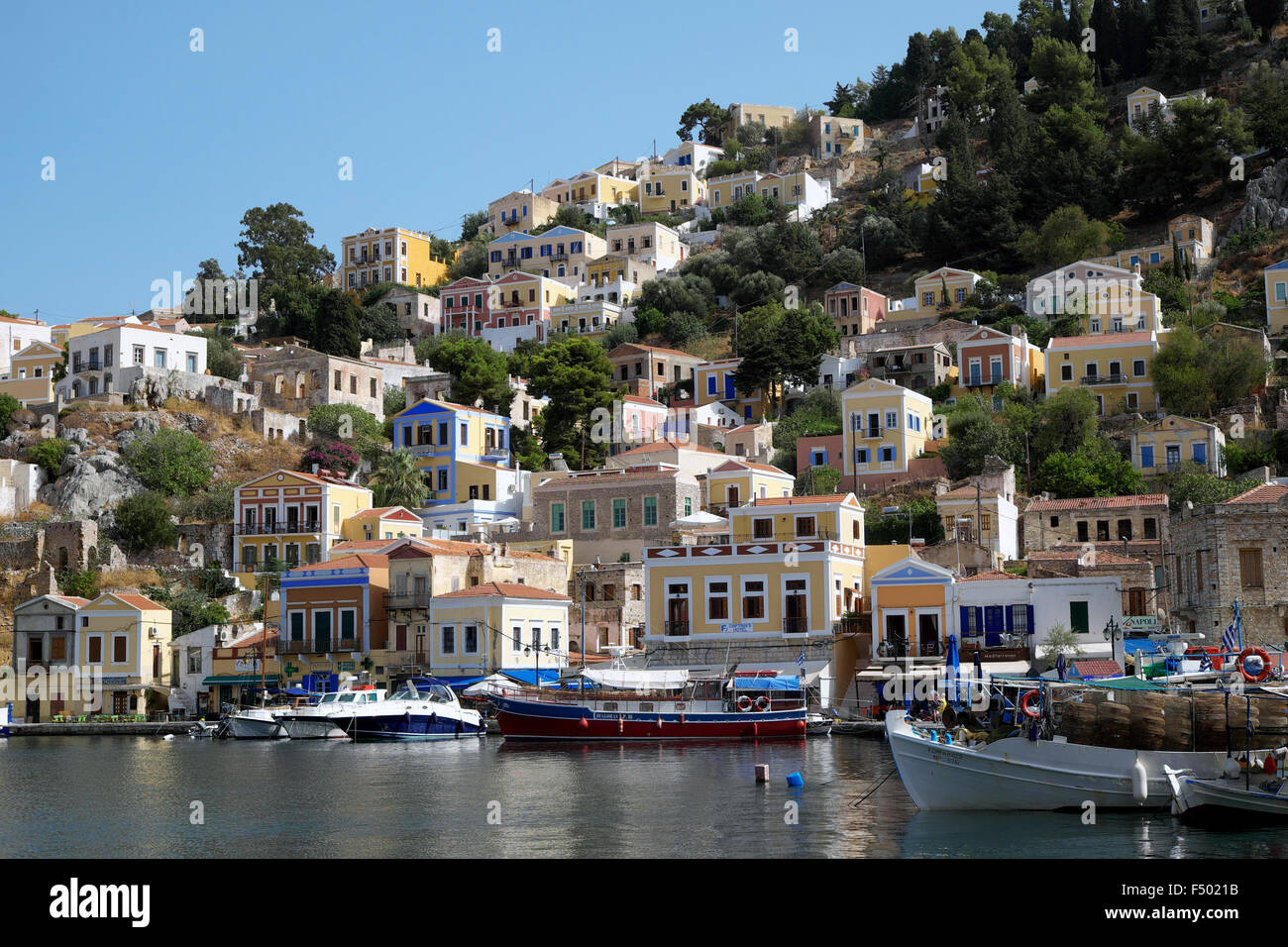 Der Hafen von Sými, Insel Sými, Rhodos, Dodekanes, Griechenland Stockfoto