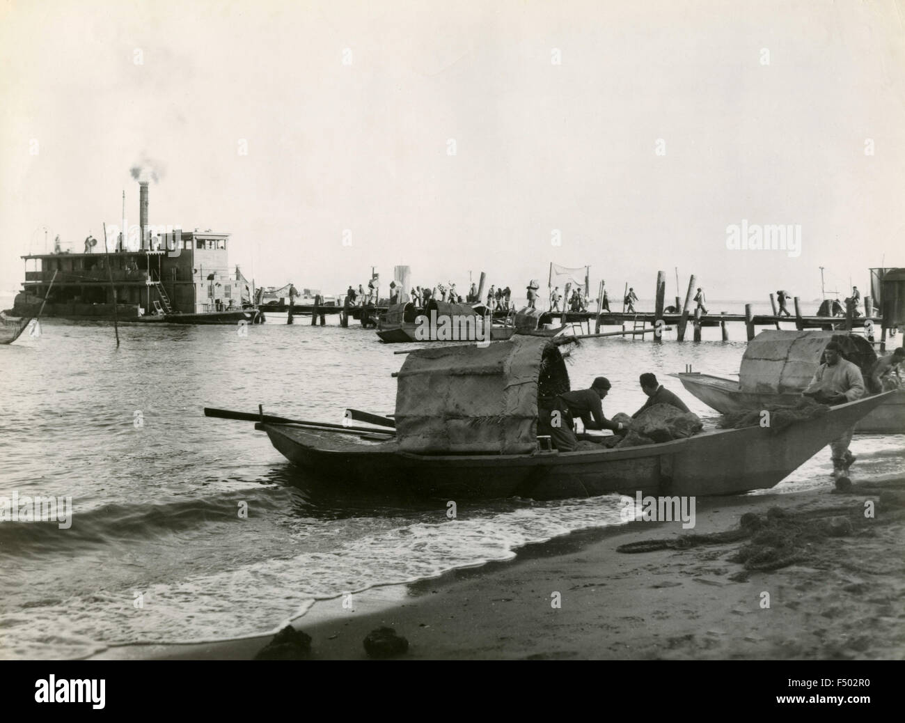 Eine Szene aus dem Film "Blood Alley", USA Stockfoto