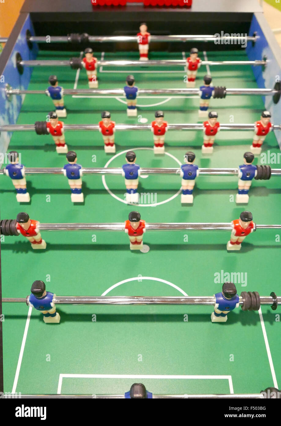 Vertikale bunten indoor Fußball-Fußball-Spiel Maschine foosball Stockfoto