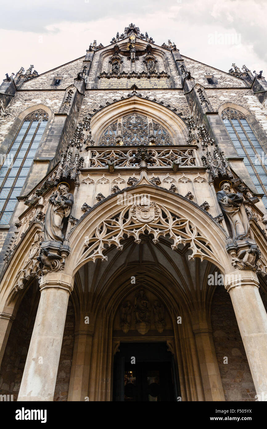 fahren Sie nach Brünn Stadt - Eingang in der Kathedrale von St. Peter und Paul in Brno, Tschechische Stockfoto