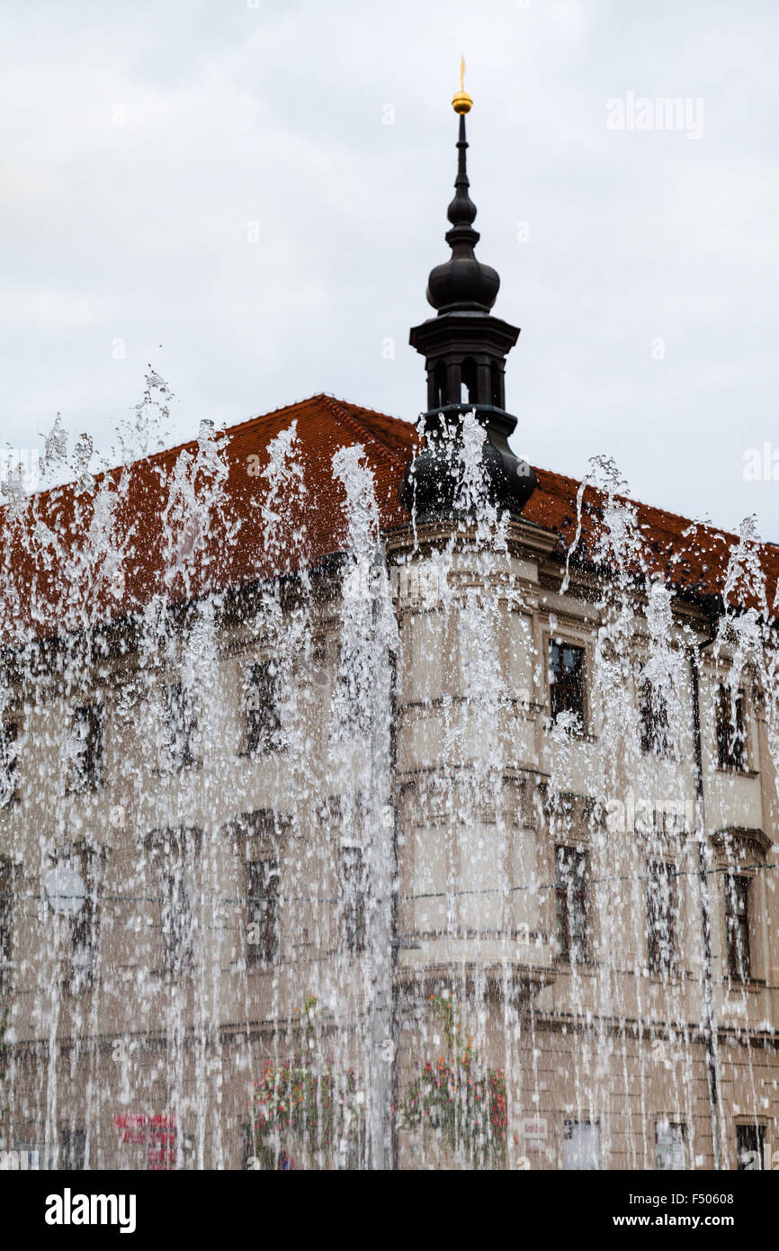 Reisen Sie nach Brünn City - Wasser-Brunnen am Platz der Freiheit (Namesti Svobody) in der Stadt Brno, Tschechische Stockfoto