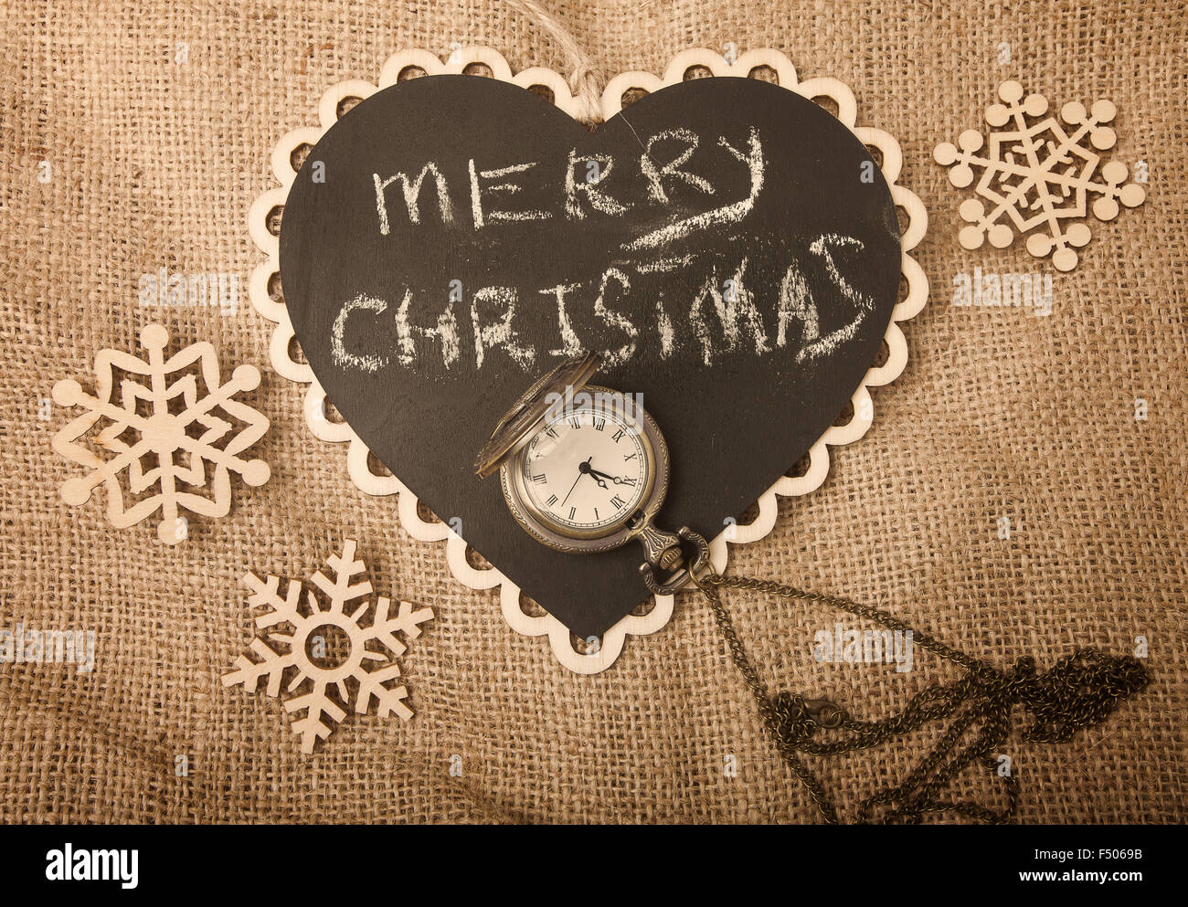 Retro-Weihnachten und Neujahr Konzept auf Leinwand mit Schneeflocken und beobachten von oben (Retro-Sepia Tönung) Stockfoto