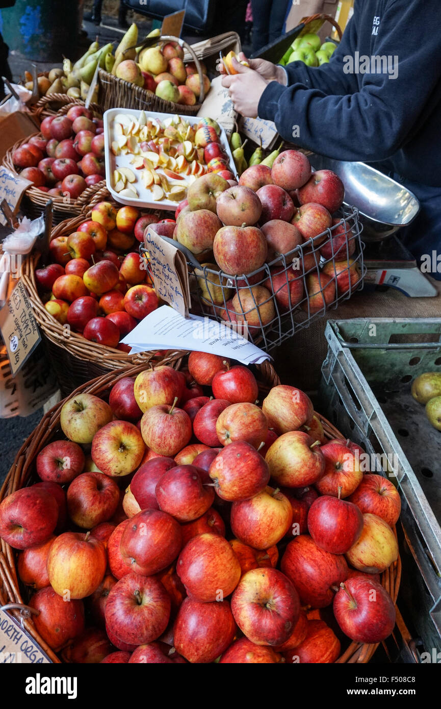 Obst in der Borough Market, London England United Kingdom UK Abschaltdruck Stockfoto