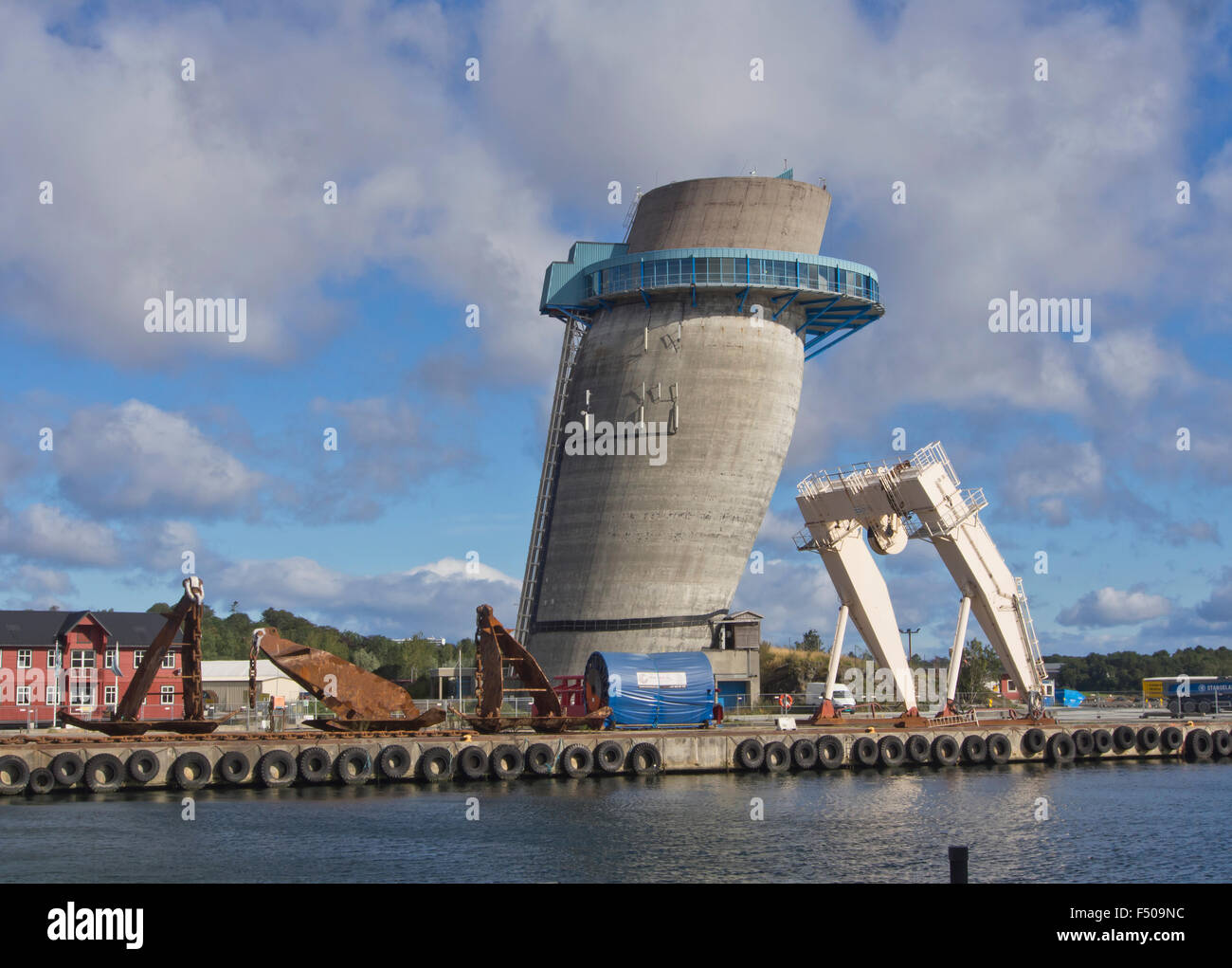 Jattavagen, Stavanger Norwegen, ehemalige Industriegebiet, der schiefe Turm, testen Sie gleiten, konkrete Gerüstbau für Öl-Industrie gemacht Stockfoto
