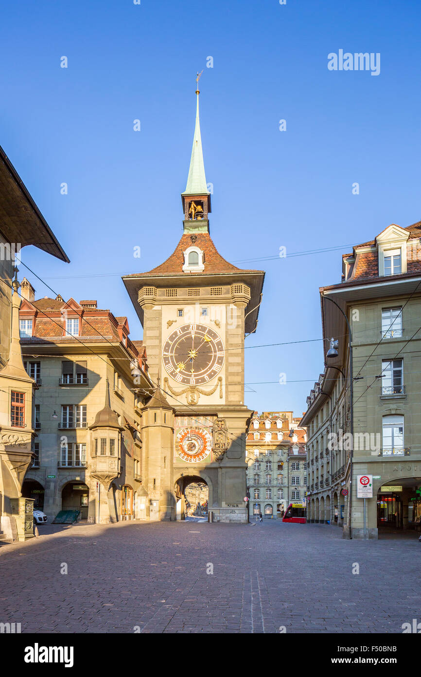 Die Ostfassade des Zytglogge am Ende der Kramgasse in Bern, Schweiz, Europa. Stockfoto