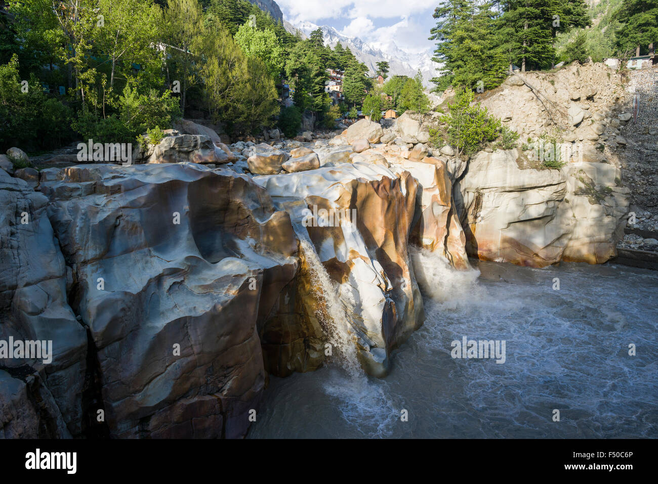 Gangotri Wasserfall ist der Ort, an dem sich die heiligen Fluss Ganges zum ersten Mal auf der Erde erschienen Stockfoto